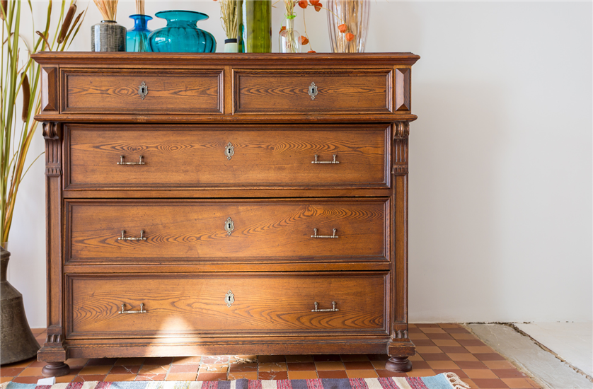A Beginner’S Guide to Vintage And Antique Furniture Styles